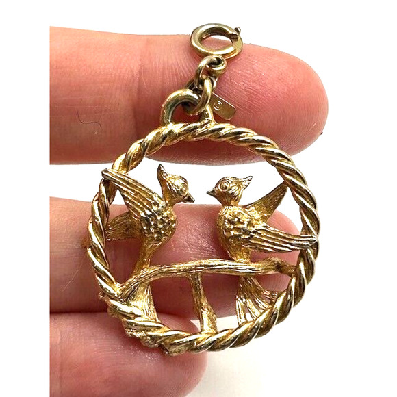Vintage Monet Two Birds On A Branch Circle Pendant Gold Tone Clip On - Picture 5 of 8